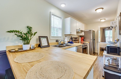 Townville Cabin | Walk to Beach: Lake Hartwell Cabin w/Large Yard!