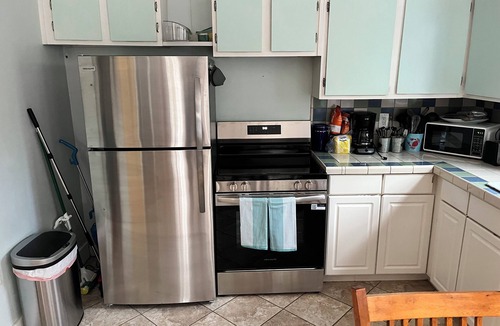 Summerplace Apartment | Walk to Beach Pet friendly
