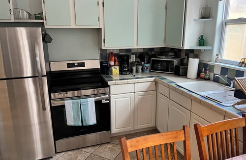 Summerplace Apartment | Walk to Beach Pet friendly