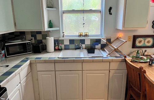 Summerplace Apartment | Walk to Beach Pet friendly