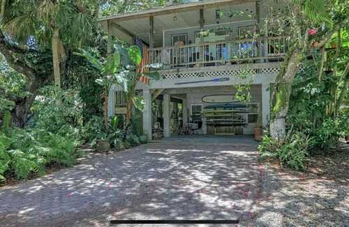 Summerplace Apartment | Walk to Beach Pet friendly