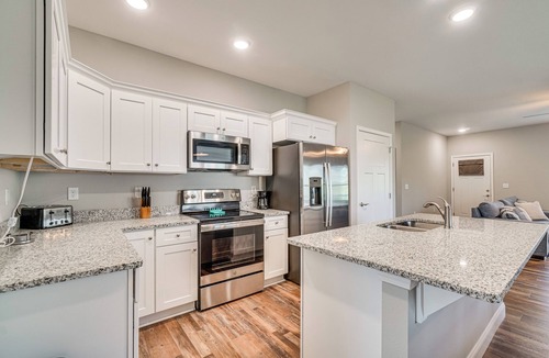 Crossville House | Walk to Cumberland County Playhouse! Modern Home