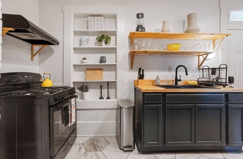 Midtown House | Walk to Forsyth * Dogs OK * Savannah Home * Free Parking for 2 Cars