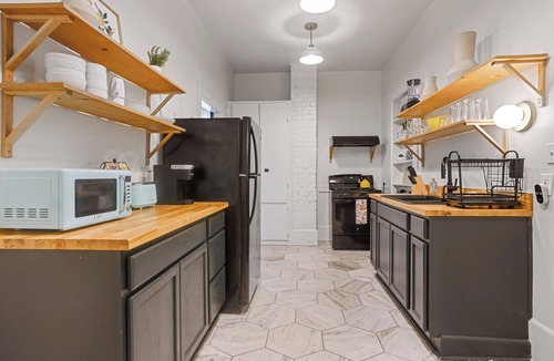 Midtown House | Walk to Forsyth * Dogs OK * Savannah Home * Free Parking for 2 Cars