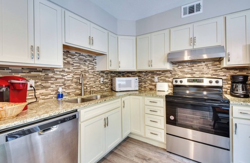 Salem House | Walk to Lake Keowee: Salem Townhome w/Deck
