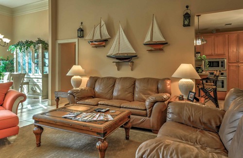 Sunbury House | Walk to Marina! Midway House by Sunbury Channel