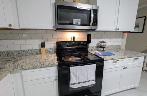 Clearwater House | Walk to Peach Jam! 3BR 2BA Sleeps 8