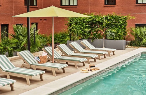 Yamacraw Village Apartment | Walk to River Street + Pool & Bike Rentals