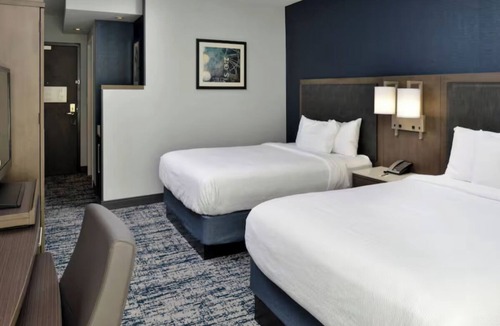 Downtown Wilmington Hotel | Walk to Riverwalk & Battleship! Pool, Gym, and Bistro Bar Access | 2 Units