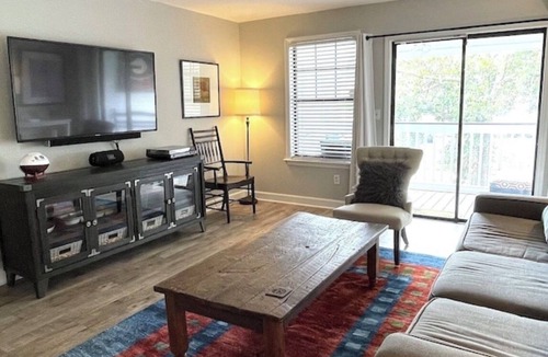 Athens Condo | Walk to Sanford Stadium! Perfect Athens Condo