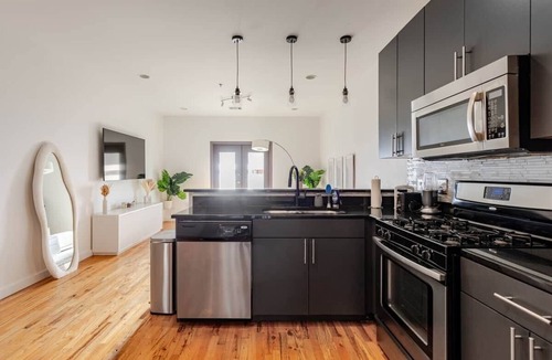 Castleberry Hill House | Walk to Stadium + GWCC | Modern 2BR w Parking