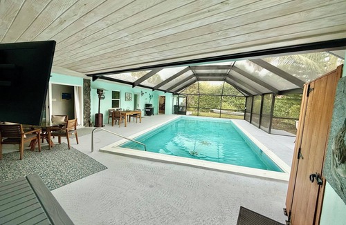 Fort Pierce House | Walk to the Beach Island Retreat/Beach Gear Provided /Private Pool Paradise