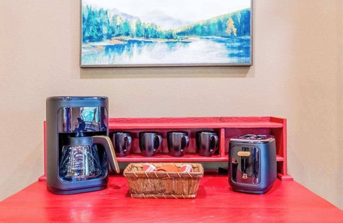 Glenville Apartment | Walk-up apartment with resort amenities: firepit, sports courts & hiking