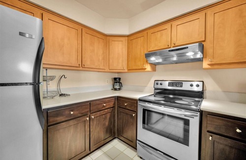 Chic's Beach House | Walking distance to the beach and restaurants!