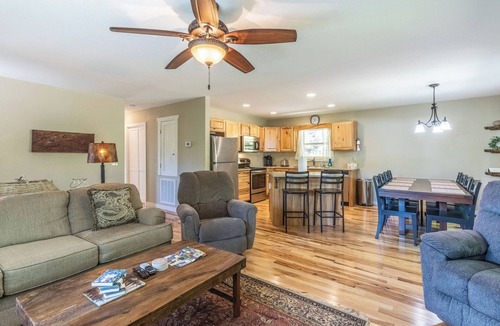 Whittier House | Wanderlust Ridge - Incredible Views and a Hot Tub!