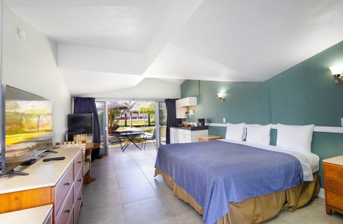 Warm Mineral Springs Hotel | Warm Mineral Springs Motel