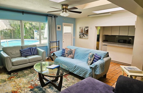 East Fort Lauderdale House | Waterfront Cottage, saltwater pool, walk to the beach & Center
