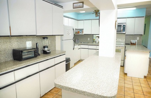 East Fort Lauderdale House | Waterfront Cottage, saltwater pool, walk to the beach & Center