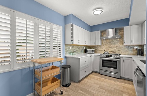 Isla del Sol Condo | Waterfront 2-Bedroom Condo, Enjoy Bay Views and Heated Pool in St. Pete FL