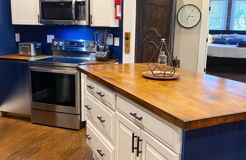 Cornelius Apartment | Waterfront apartment near downtown Davidson
