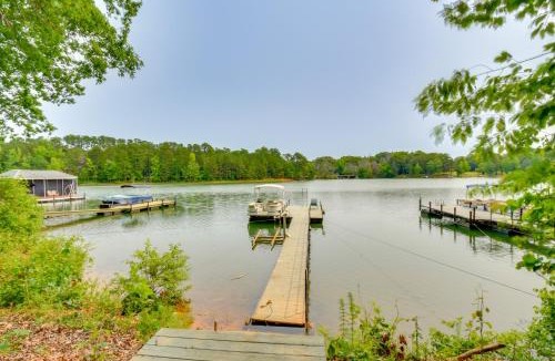 Townville House | Waterfront Cabin w/Private Dock on Lake Hartwell!