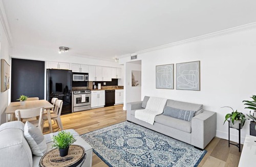 Hendricks and Venice Isles Apartment | Waterfront Condo Near Las Olas and Beach