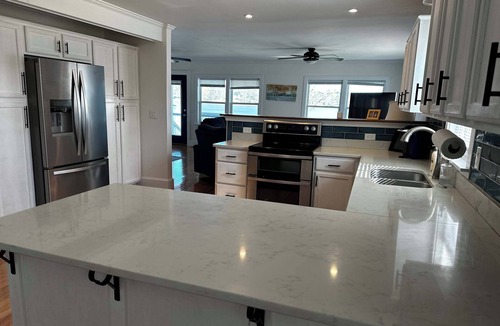 Ridgeway House | Waterfront Dock Dog Friendly Kayaks Grill