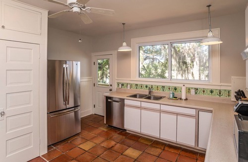 Beaufort House | Waterfront Farm- 1.5 Miles from Downtown Beaufort