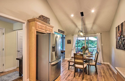 Martin Cabin | Waterfront House w/ Hot Tub on Lake Hartwell!