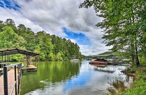 Martin Cabin | Waterfront House w/ Hot Tub on Lake Hartwell!