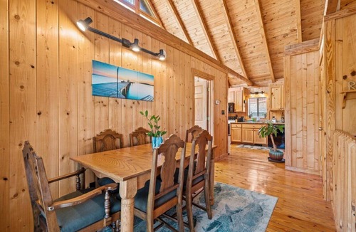 Six Mile Ski Chalet | Waterfront LAKE KEOWEE Chalet near Clemson University