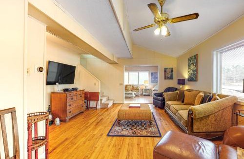 Leesville House | Waterfront Lake Murray Home w/Dock: Dogs Welcome!
