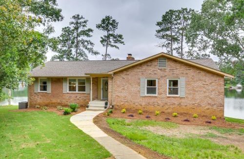 Chapin House | Waterfront Lakehouse w/Private Dock & Fire Pit!