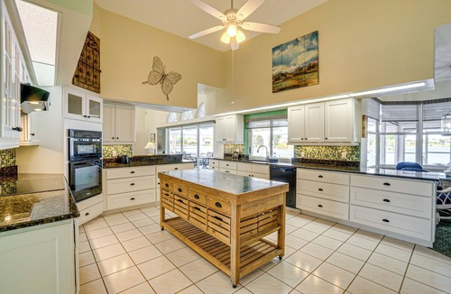 Lake Suzy House | Waterfront Living at its Best! Florida Getaway