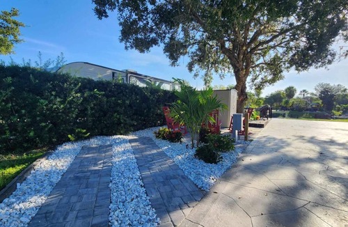 River Ranch RV Rental | Waterfront Luxury RV Lot w/Private Dock & Grill 430