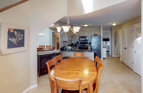 Folly Field Condo | Waterfront Penthouse Villa with Shared Pool and Ocean View - Close to the Beach
