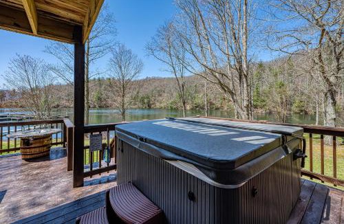 Topton Villa | Waters Edge Lakefront Cabin-Lake Nantahala w Dock