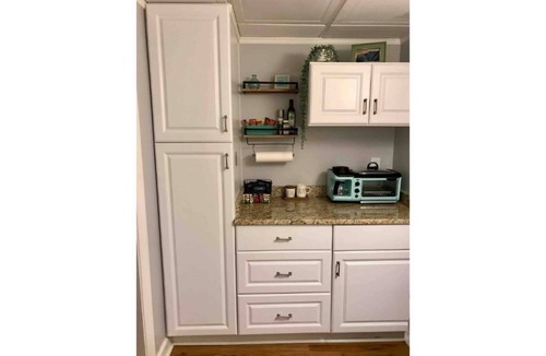 Airlie Condo | Waterway View & Awesome Location with Pool