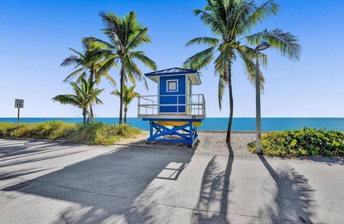 North Beach Apartment | WAVES ON WALNUT