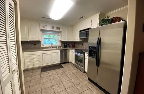 Salem House | We invite you & your family to spend your vacation at our 5 bdrm Lakefront Home.