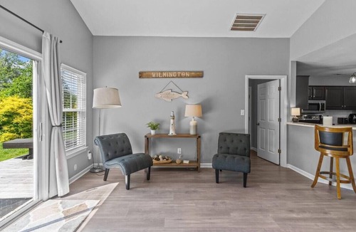 Kings Grant House | We Love Dogs - No Pet Fees - Near Wrightsville Bc