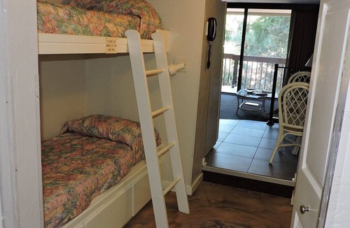 North Forest Beach Resort | Week 14 Gorgeous 1-bedroom Seacrest Surf and Raquet Club HHI