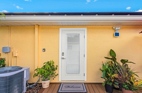 Trafalgar Apartment | welcome to Casa del Sol. let it be your charming retreat!