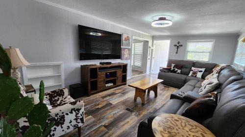 River Ranch Apartment | Welcome to our Florida Flamingo Cottage at River Ranch Resort! 53