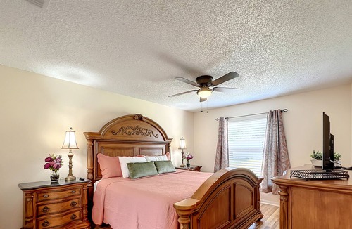 Fairview Shores House | Welcome to the cozy and inviting house nestled in a quiet neighborhood!