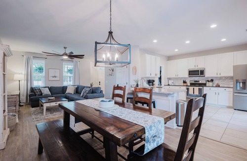 Bluffton House | Welcome to the Lowcountry Lodge - cornhole, beach chairs, walk to town