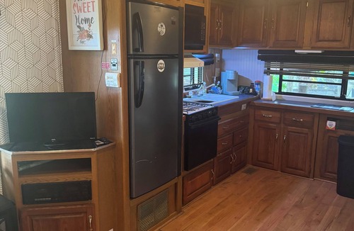 Fort Pierce House | Welcome to the pink, cozy camper, minutes to the beach. The best of both worlds.