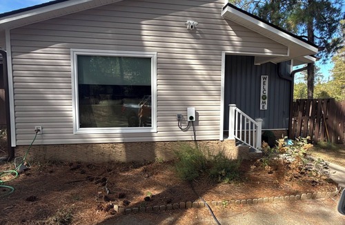 Fayetteville House | Welcome to your peaceful path home! This cozy 2-bedroom, 2-bath furnished house