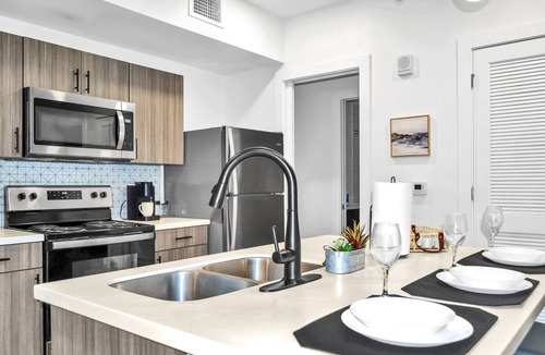Zephyrhills Condo | Wellness Stay Near Tennis & Pickleball | King Suite & Twin Room
