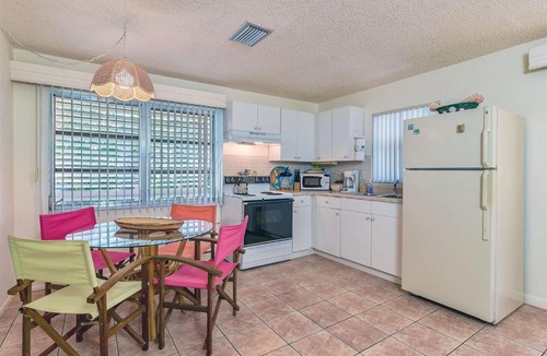 Tradewinds House | West End Paradise 4